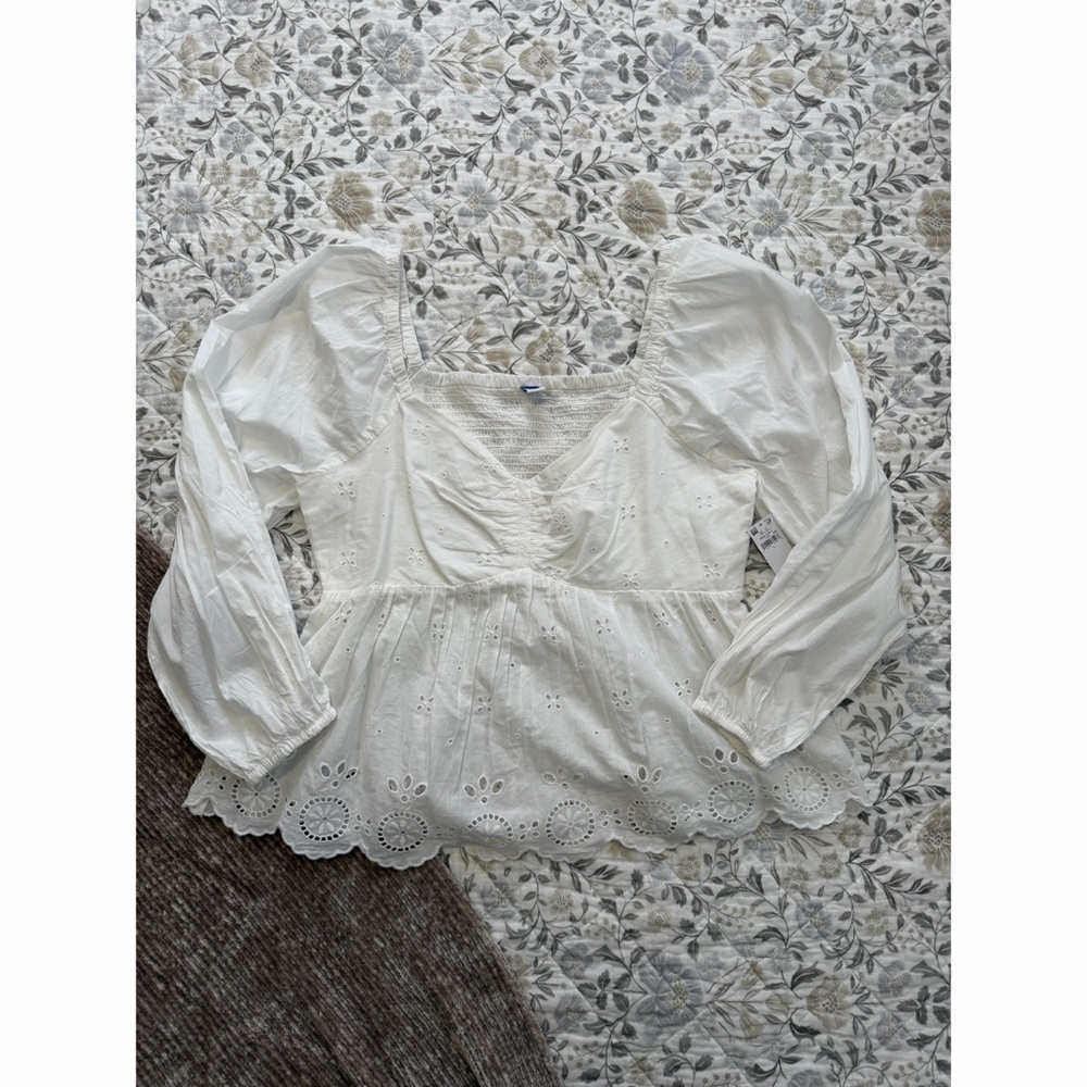 Old Navy Long Sleeve Eyelet Top - L - NWT!